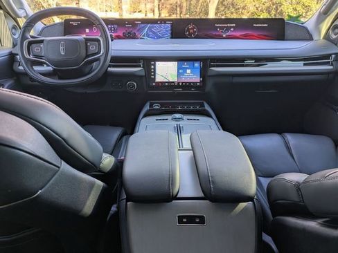 New 2025 Lincoln Navigator L Reserve AWD/4WD image 6