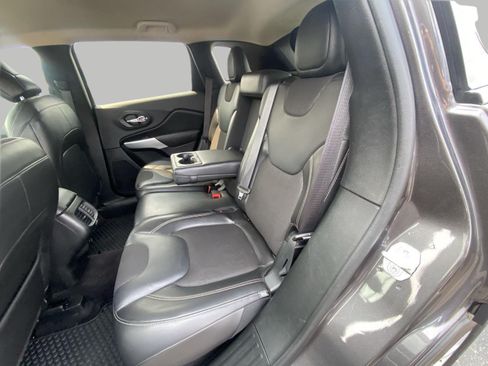 Used 2018 Jeep Cherokee Latitude Plus w/ Cold Weather Group AWD/4WD image 15