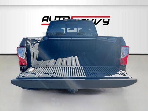 Used 2024 Nissan Titan SV w/ SV Convenience Package RWD image 25