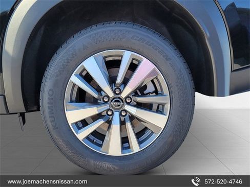 New 2025 Nissan Pathfinder SL image 9