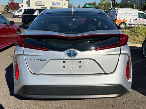 Used 2021 Toyota Prius Prime LE FWD image 5