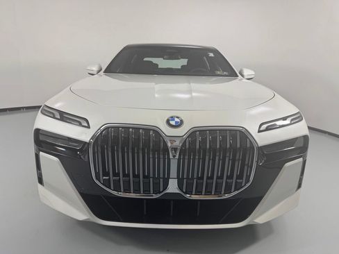 Used 2023 BMW 760i xDrive w/ Parking Assistance Package AWD/4WD image 2
