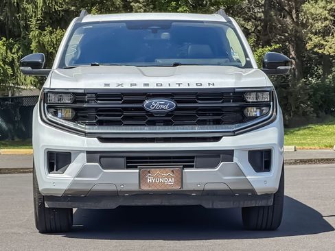Used 2025 Ford Expedition Max Platinum AWD/4WD image 10