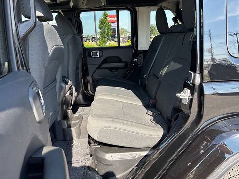 Used 2025 Jeep Wrangler Unlimited Sahara w/ Safety Group AWD/4WD image 27