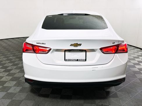 Used 2021 Chevrolet Malibu LT FWD image 4