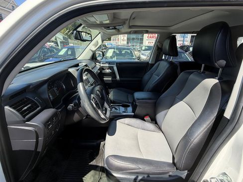 Used 2018 Toyota 4Runner SR5 Premium AWD/4WD image 31