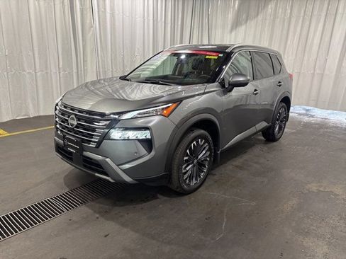 Certified 2025 Nissan Rogue SL w/ Tech Package image 18