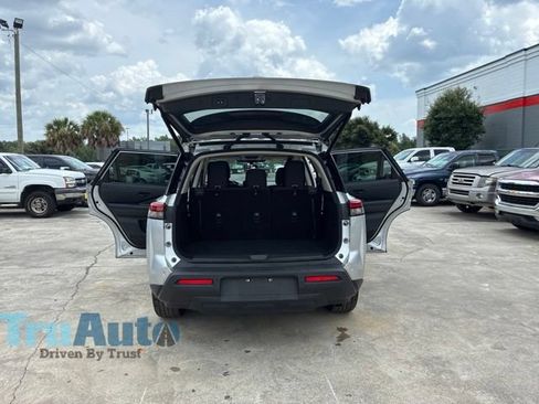 Used 2025 Nissan Pathfinder SV FWD image 16