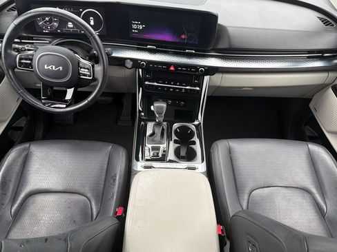 Used 2024 Kia Carnival SX Prestige image 9