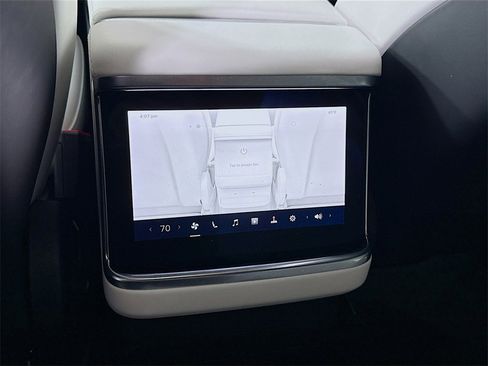 Used 2022 Tesla Model X image 25