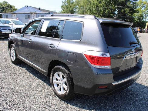 Used 2013 Toyota Highlander Plus AWD/4WD image 9