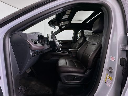 Used 2025 Ford Explorer Platinum w/ LUX Leather Package AWD/4WD image 13