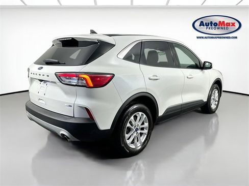 Used 2020 Ford Escape SE image 2