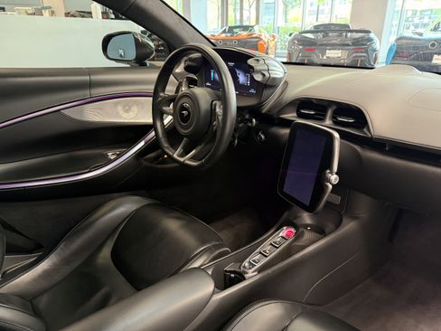 Used 2024 McLaren Artura RWD image 19