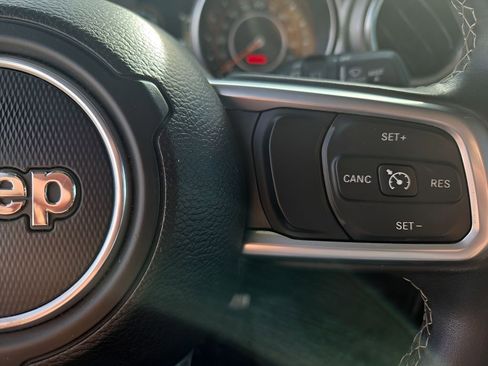 Used 2020 Jeep Wrangler Unlimited Sahara image 14