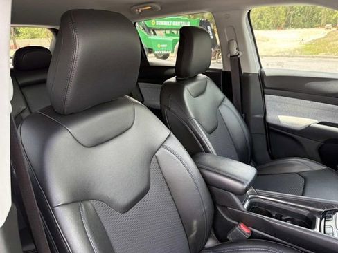 Used 2022 Jeep Compass Latitude FWD image 16