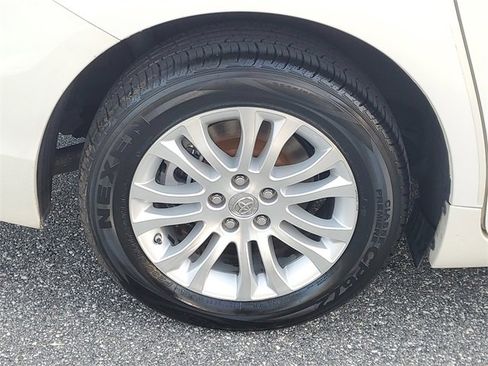 Used 2016 Toyota Sienna XLE Premium image 5