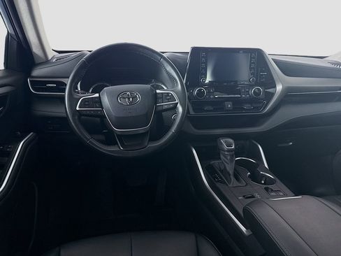 Used 2022 Toyota Highlander XLE image 14