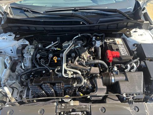 Used 2025 Nissan Altima 2.5 SV FWD image 32