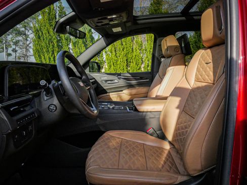 Used 2022 Cadillac Escalade Premium Luxury image 7