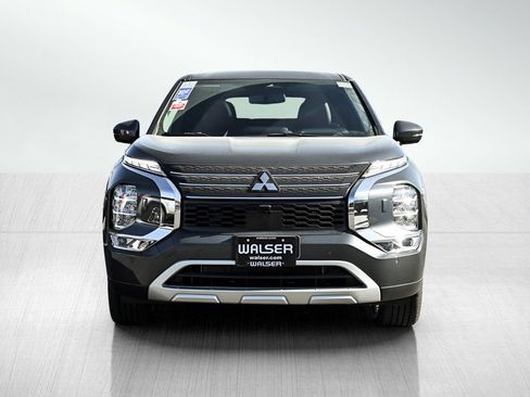 New 2025 Mitsubishi Outlander SE image 2