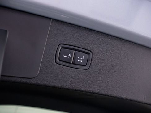 Certified 2023 Porsche Cayenne AWD/4WD image 35