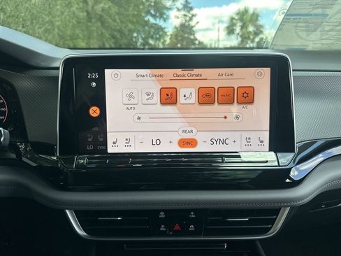 New 2025 Volkswagen Atlas Peak Edition SE image 19