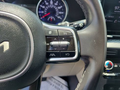 Used 2024 Kia Carnival LX FWD image 27