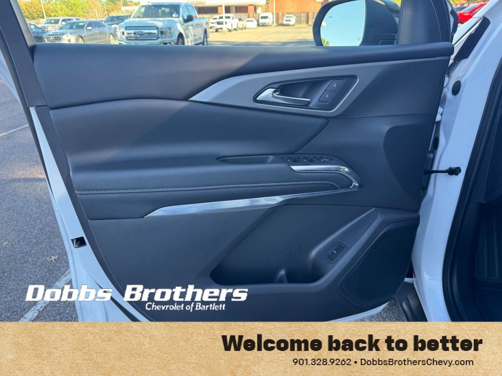 Used 2026 Chevrolet Traverse LT FWD image 14