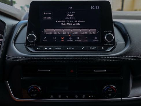 Used 2023 Nissan Rogue SV image 35