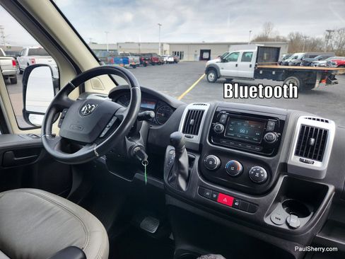 Used 2017 RAM ProMaster 1500 w/ Premium Appearance Group FWD image 2