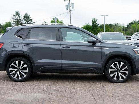 Certified 2023 Volkswagen Taos SE w/ Panoramic Sunroof Package AWD/4WD image 7