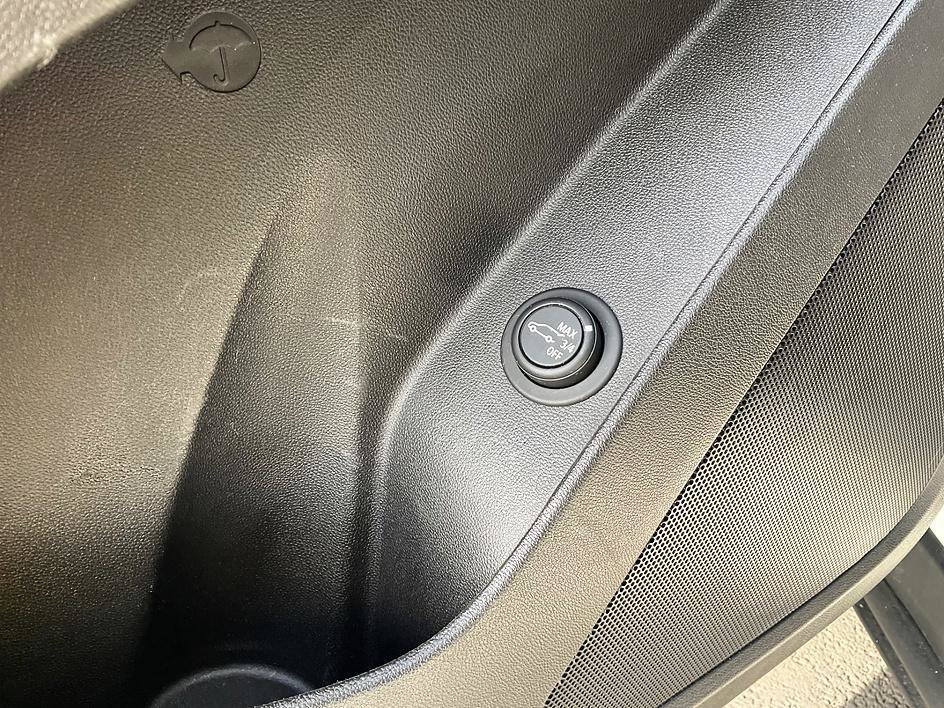 Used 2021 Chevrolet Equinox LT FWD image 19