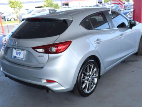 Used 2018 MAZDA MAZDA3 Touring FWD image 5