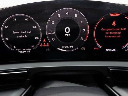 Used 2024 Porsche Cayenne image 3