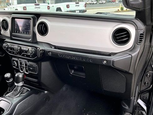 Used 2021 Jeep Wrangler Unlimited Islander image 21