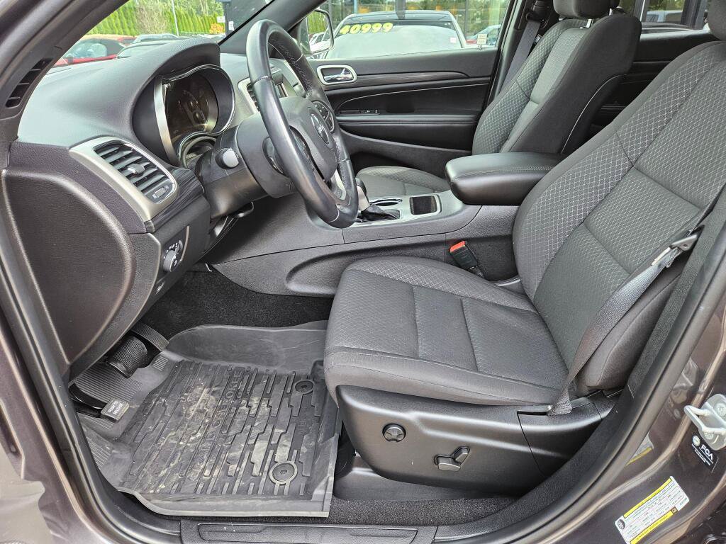 Used 2021 Jeep Grand Cherokee Laredo AWD/4WD image 16