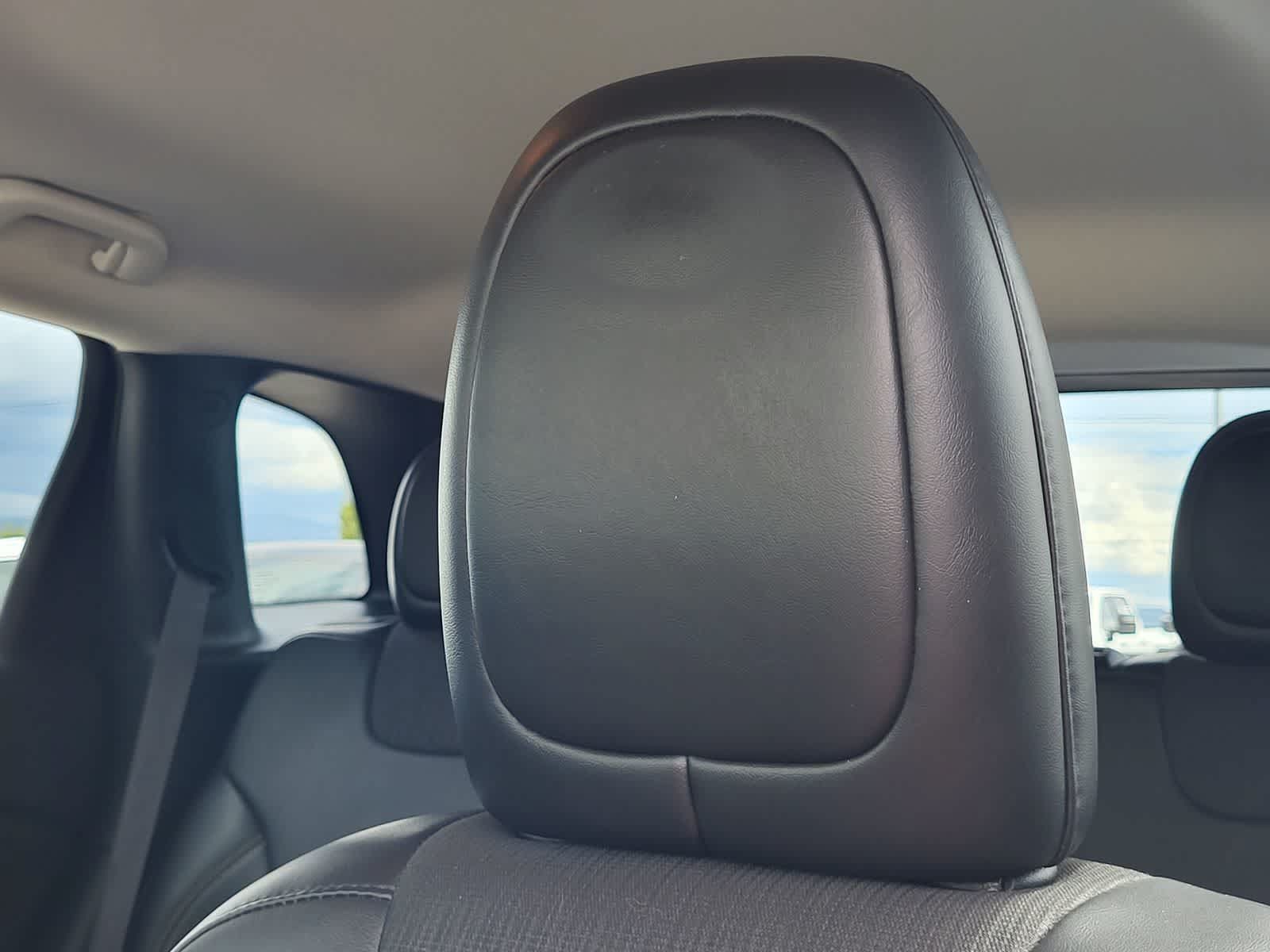 Used 2018 Jeep Cherokee Latitude Plus FWD image 14