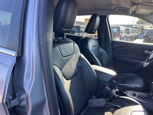 Used 2020 Jeep Cherokee Latitude Plus AWD/4WD image 23