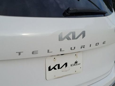 Used 2024 Kia Telluride EX w/ EX Captain's Chair Package image 5