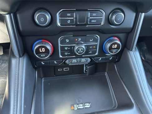 Used 2021 Chevrolet Tahoe LT w/ LT Signature Package AWD/4WD image 26