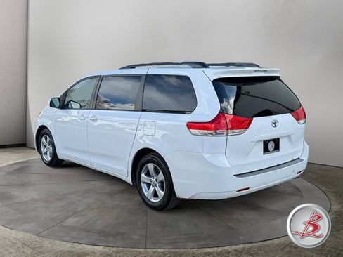 Used 2014 Toyota Sienna LE image 5