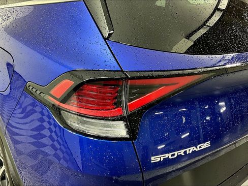 Used 2025 Kia Sportage EX image 21