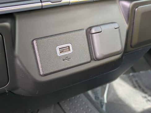 Used 2020 Chevrolet Silverado 1500 Custom w/ Custom Value Package image 27