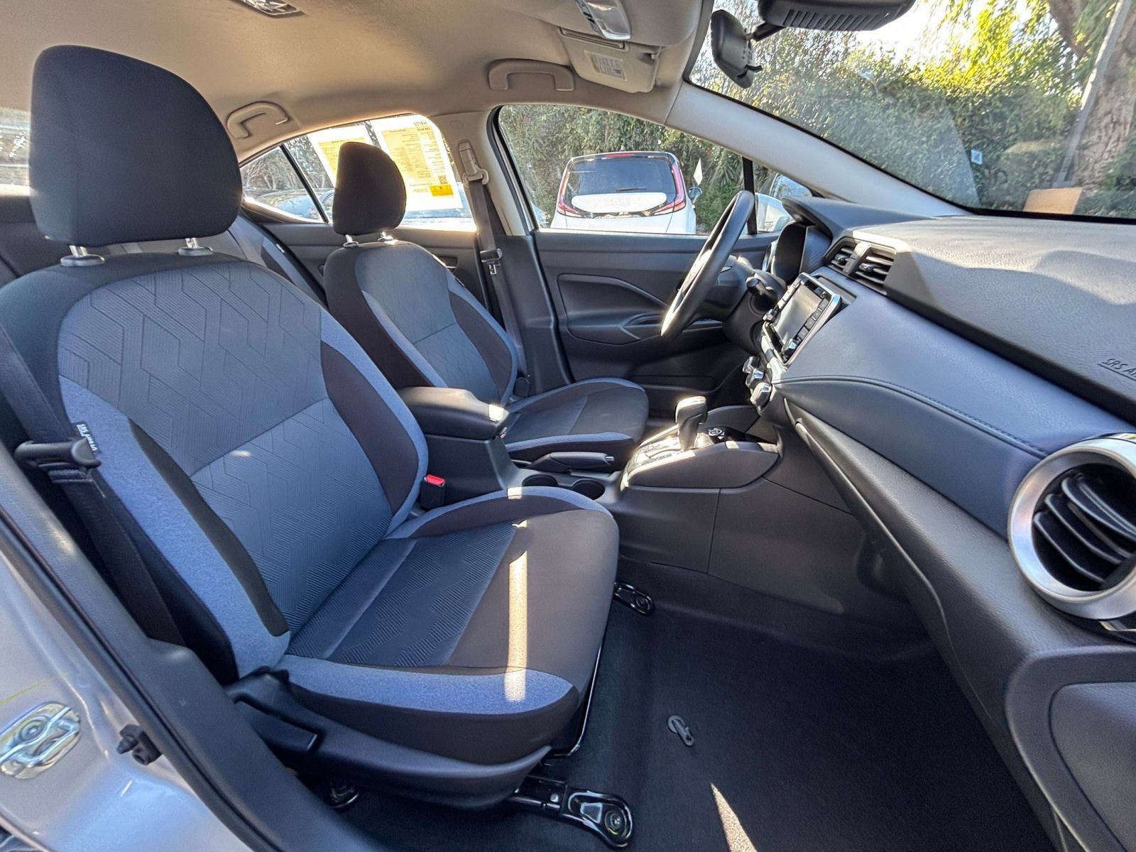 Used 2025 Nissan Versa SV FWD image 33