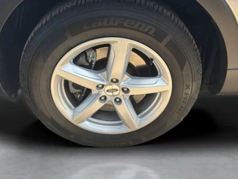 Used 2018 Ford Explorer XLT w/ Equipment Group 202A FWD image 31