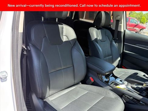 Certified 2024 Kia Telluride EX w/ EX Captain's Chair Package FWD image 21