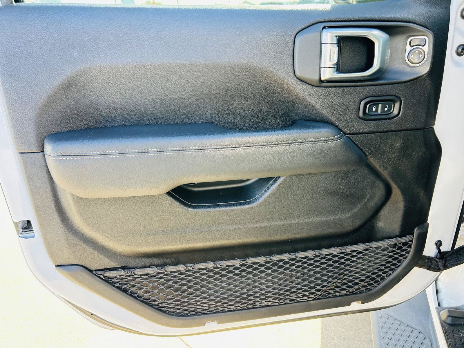 Used 2020 Jeep Gladiator Overland AWD/4WD image 8