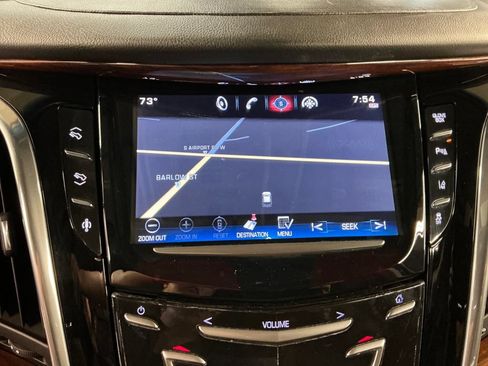Used 2015 Cadillac Escalade Luxury AWD/4WD image 23
