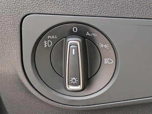 Used 2019 Volkswagen Tiguan SEL AWD/4WD image 25
